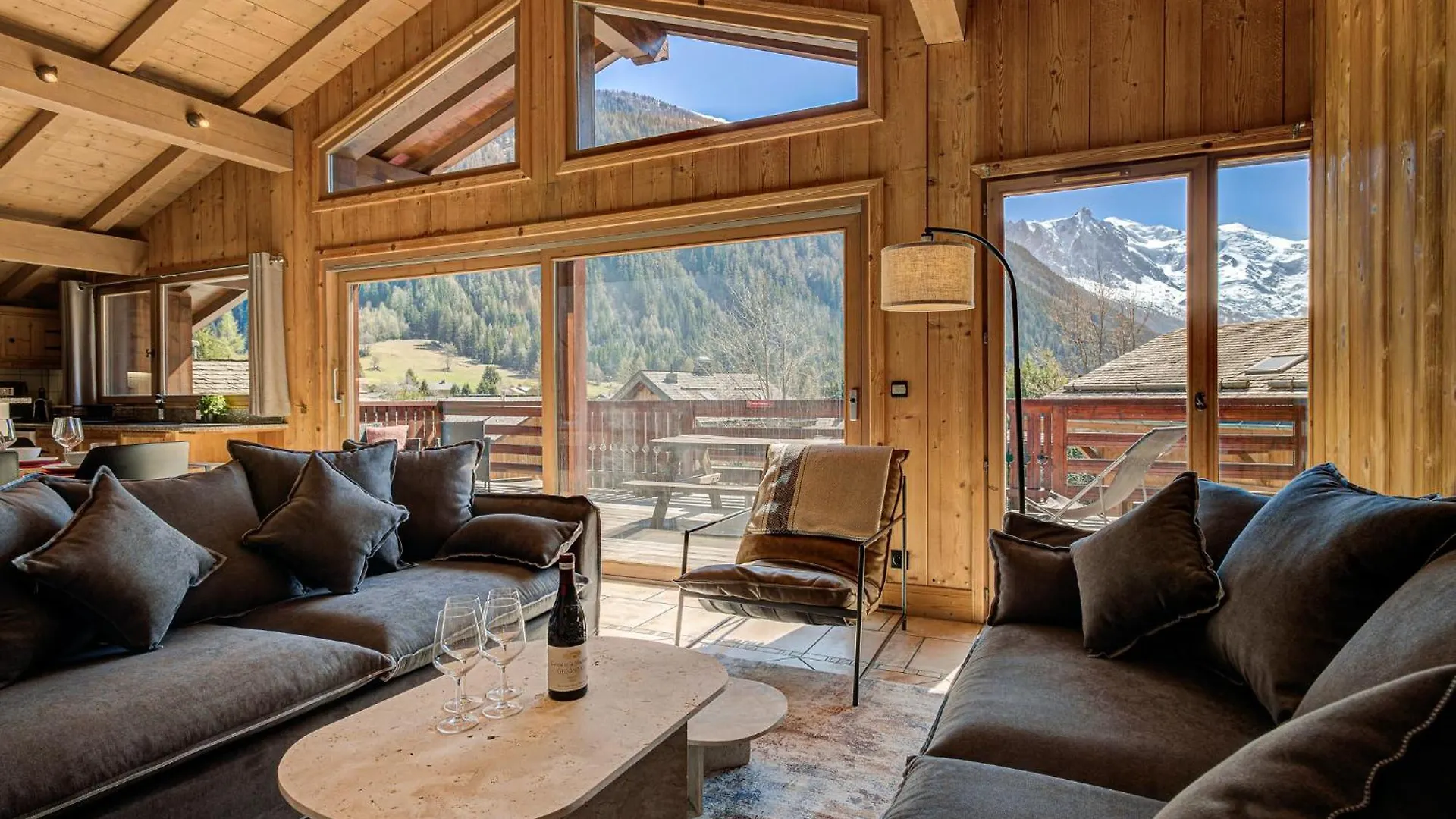 Apartment Soleil, Alpes Travel, Argentiere, Sleeps 9 Шамони