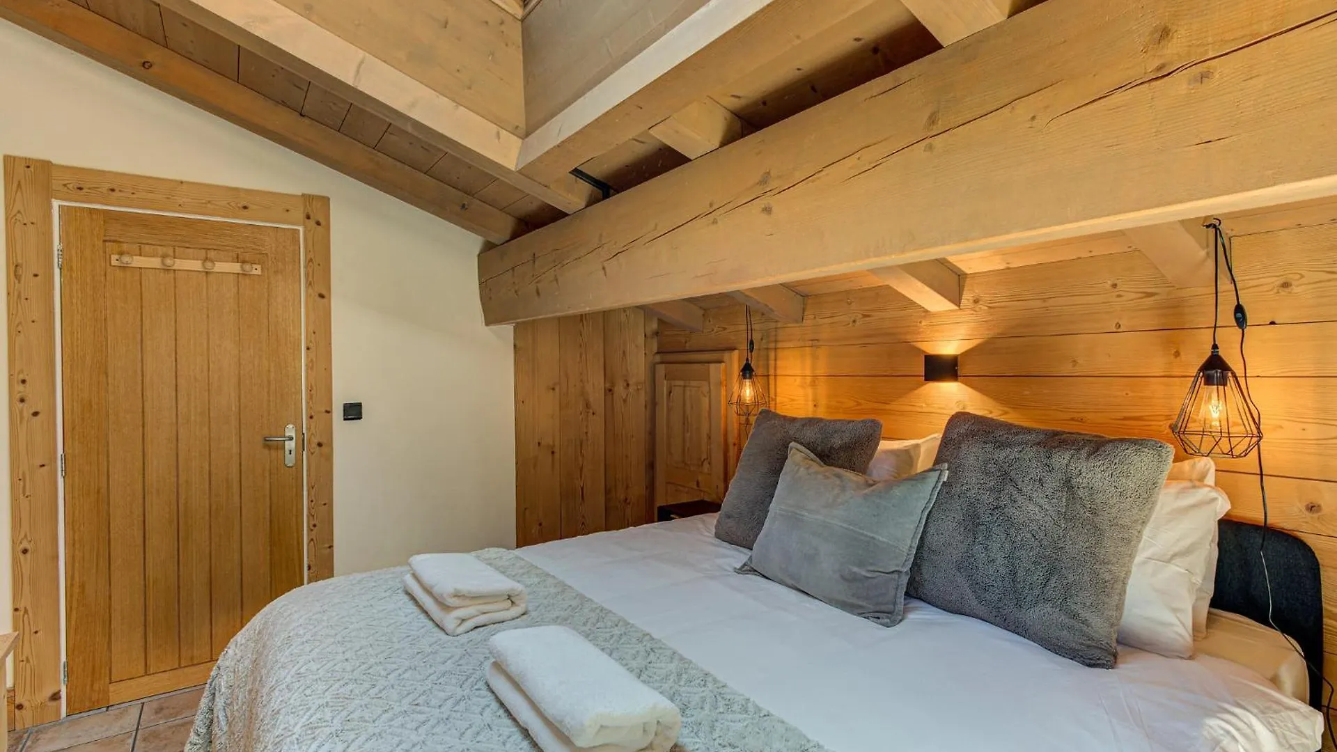 Apartment Soleil, Alpes Travel, Argentiere, Sleeps 9 Chamonix