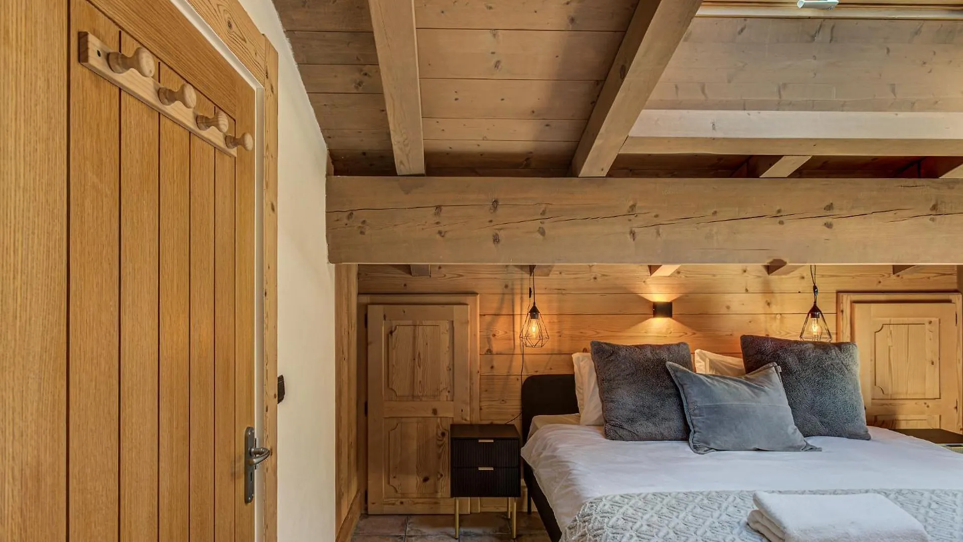 Apartment Soleil, Alpes Travel, Argentiere, Sleeps 9 Шамони 0*,