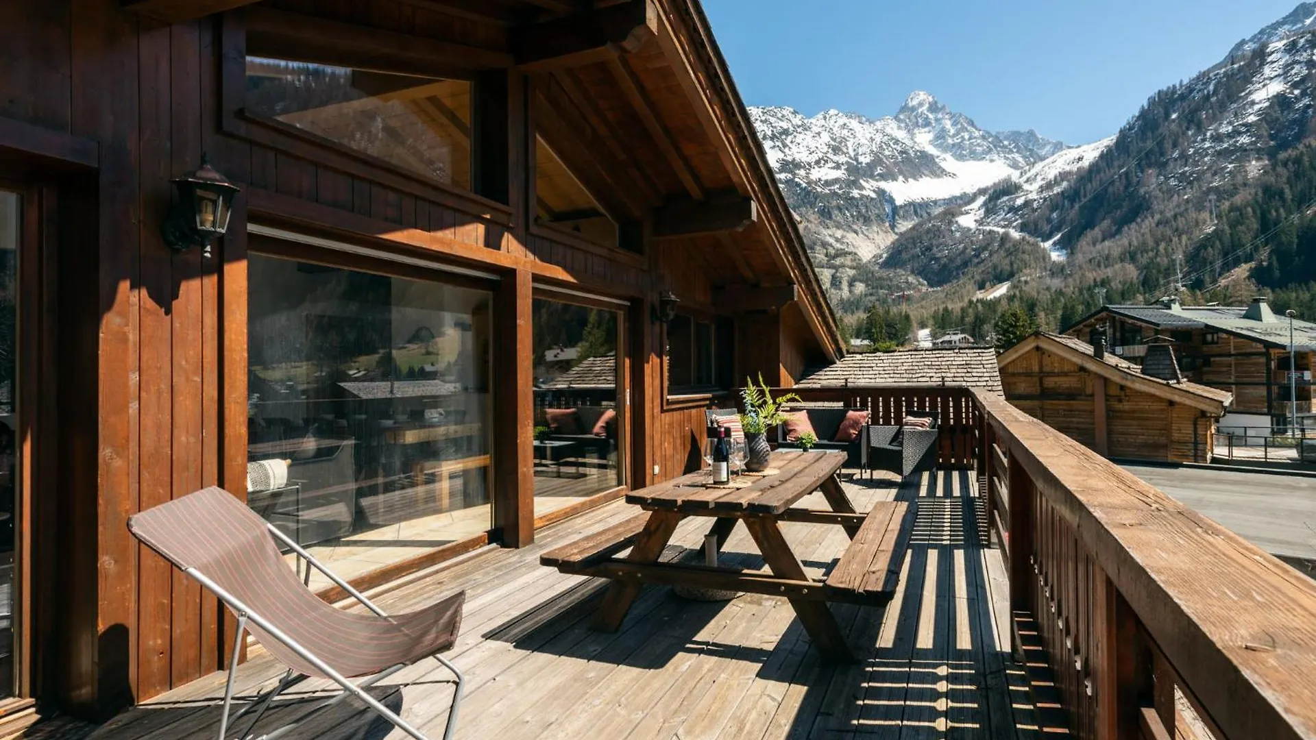 Apartment Soleil, Alpes Travel, Argentiere, Sleeps 9 Шамони