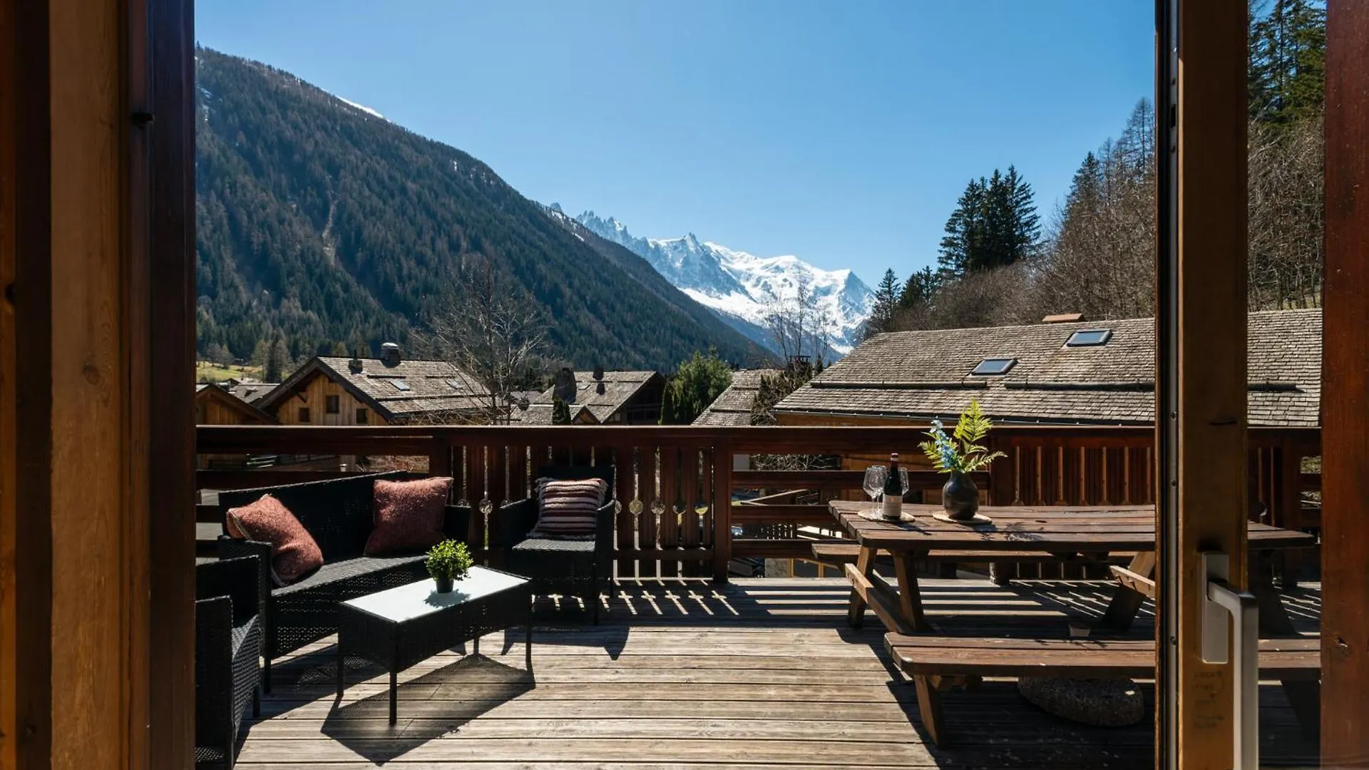 Apartment Soleil, Alpes Travel, Argentiere, Sleeps 9 Шамони