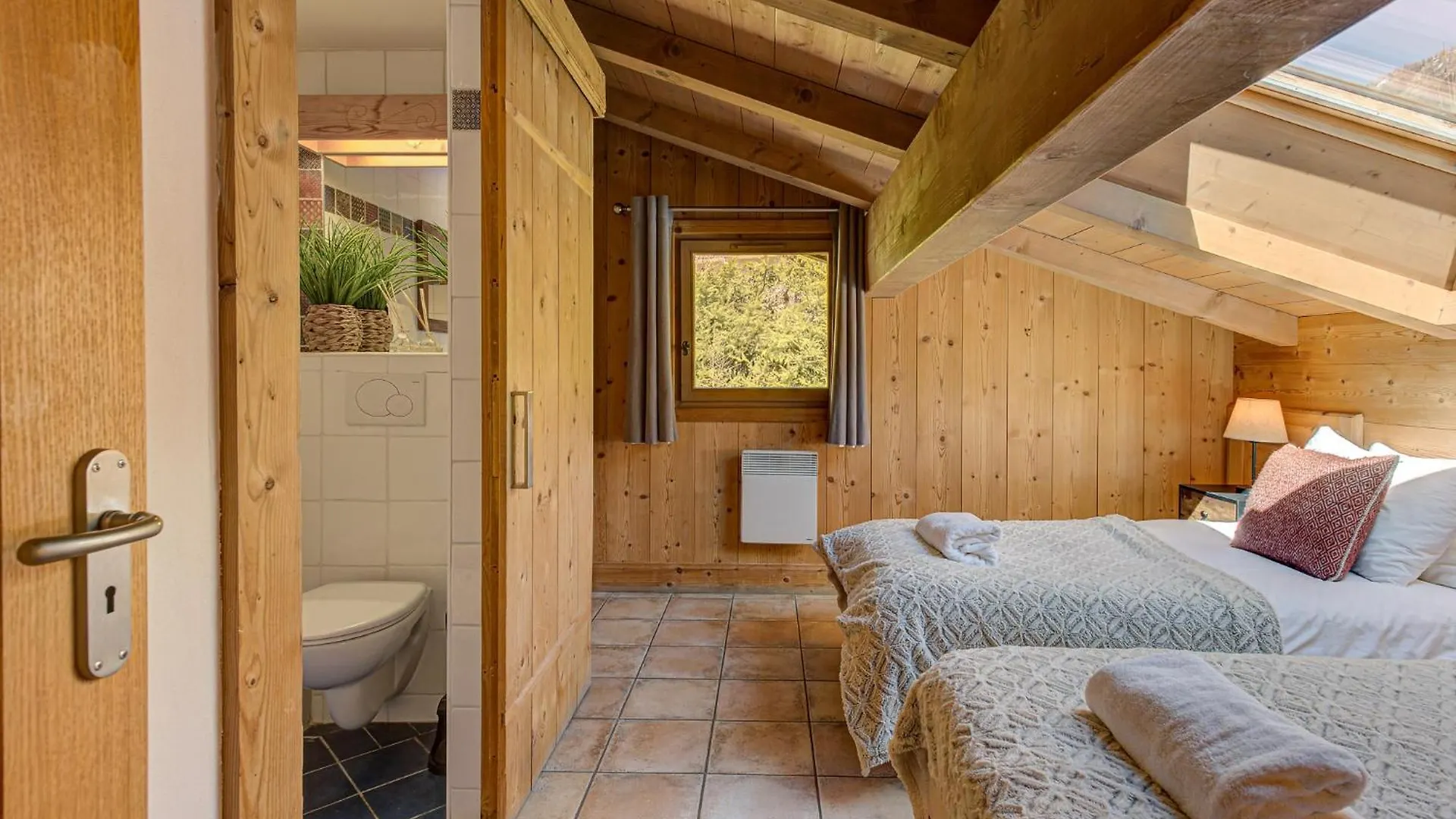 Apartment Soleil, Alpes Travel, Argentiere, Sleeps 9 Chamonix