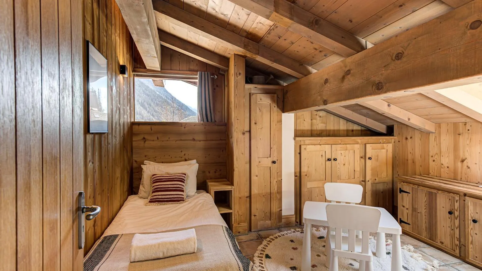 Apartment Soleil, Alpes Travel, Argentiere, Sleeps 9 Chamonix