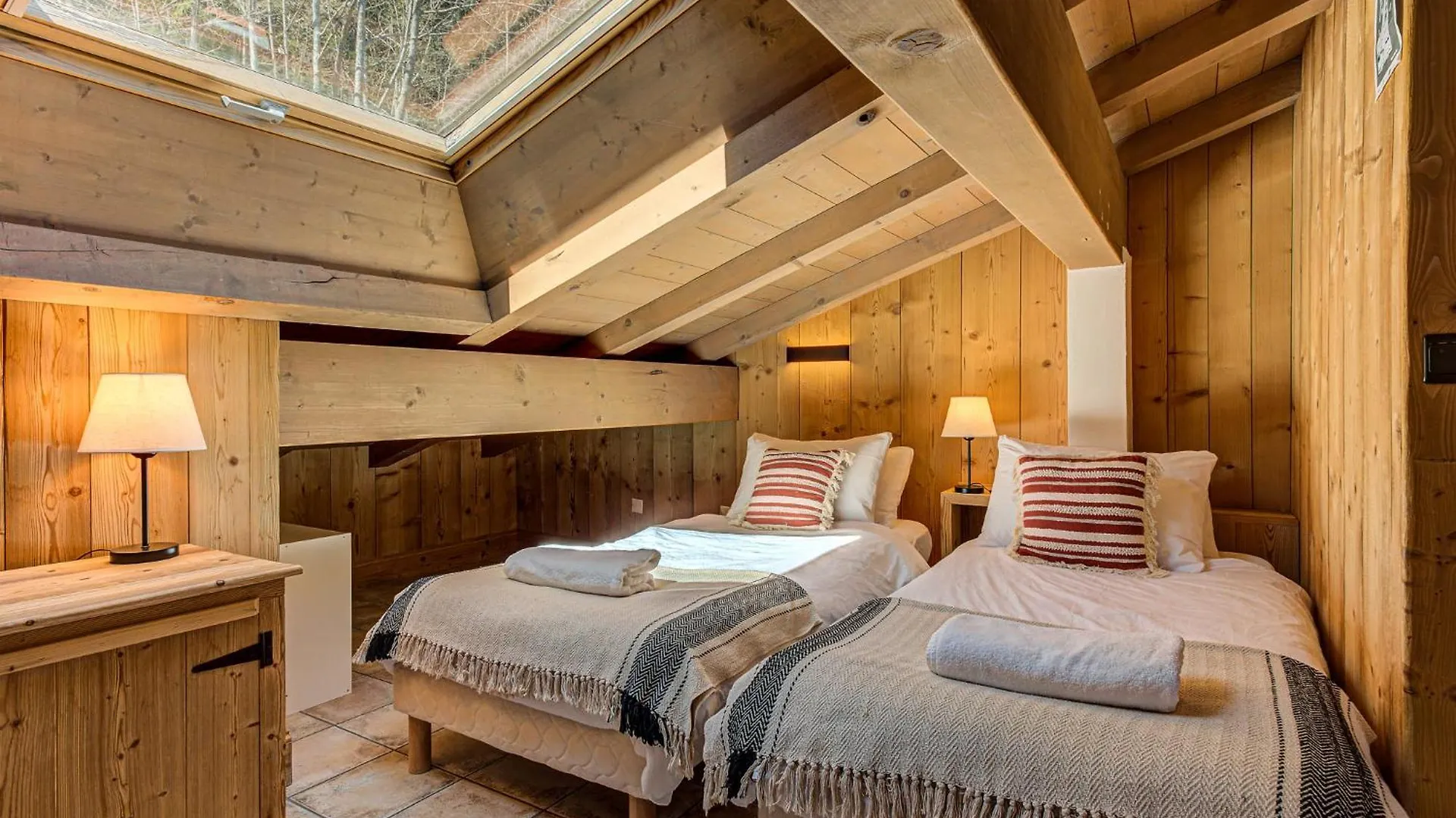 Apartment Soleil, Alpes Travel, Argentiere, Sleeps 9 Chamonix